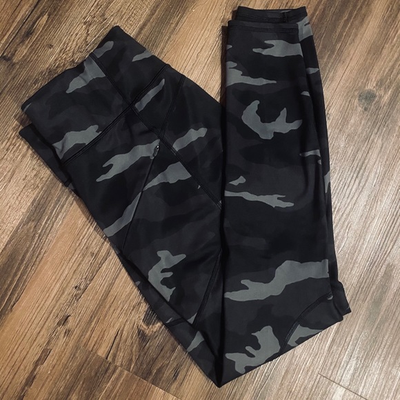 Athleta Pants - Athleta Camo Contender 7/8 Tight / Leggings TALL